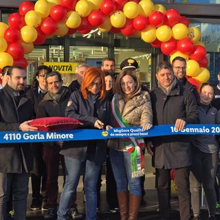 VIDEO E FOTO. Gorla Minore inaugura il nuovo Lidl, Ermoni: «Il progetto ha riqualificato un'area dismessa e monitoriamo la viabilità»