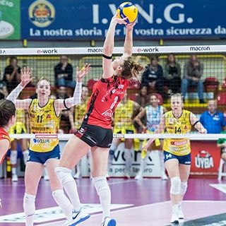 Carli Lloyd, miglior farfalla in campo contro Conegliano (foto volleybusto.com)