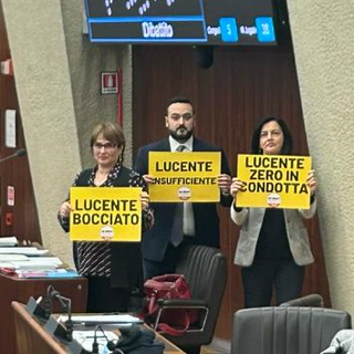 Scontro in Regione su Trenord, l’assessore Lucente: «Puntualità aumentata rispetto al pre-pandemia». Opposizione all’attacco