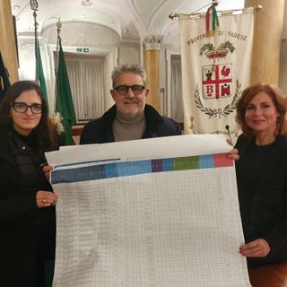 Marco Magrini tra Valentina Verga (a sinistra) e Giuseppina Lanza