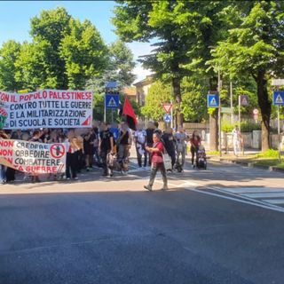 FOTO. Gli studenti scendono in strada a Busto per la Palestina