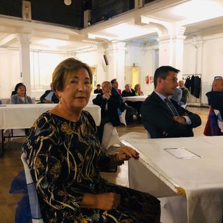 Maria è l'ideatrice della serata per Franco