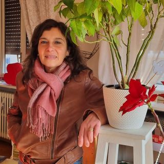 «Ho perso 4 lavori per la pandemia e ho imparato a prendermi cura degli anziani: mi fa sentire utile. E la loro soddisfazione è anche la mia»