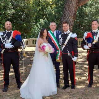 Emozioni e alte uniformi: un matrimonio da favola