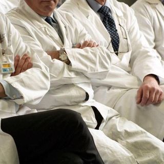 &quot;Briciole al Ssn ed elemosina agli operatori&quot;, i 10 motivi dello sciopero dei medici