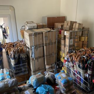 VIDEO. Nel &quot;salotto&quot; di Milano da gennaio sequestrati 7mila ombrelli contraffatti