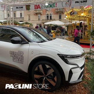 Il Natale è luce e musica, parola di Renault Mégane E-Tech