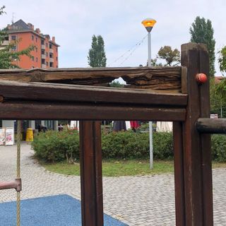 «Si mettano in sicurezza i giochi al parco Comerio di Busto»