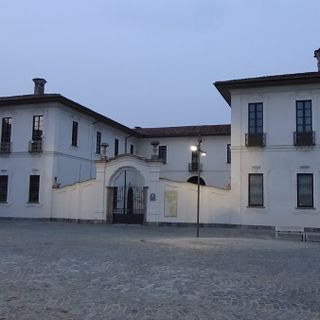«Giovani di Busto, abbiate cura della piazza. Iniziamo dai bambini» «Giovani di Busto, abbiate cura della piazza. Iniziamo dai bambini»