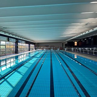 FOTO. La nuova vita della piscina di Gorla: «Si riparte e dev'essere alla portata di tutti»