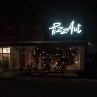 PizzAut, la fiducia è stata ricompensata: «Si sono presentati i clienti che non avevano pagato. E hanno lasciato pure i cioccolatini per i ragazzi»