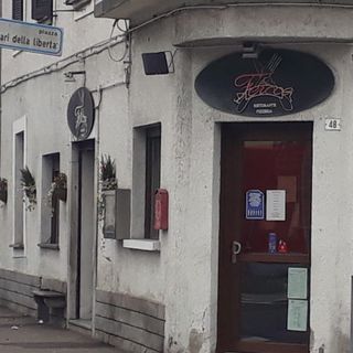I problemi dei ristoratori, tra bollette, materie prime e pochi clienti. «Difficoltà anche a farci consegnare la legna»