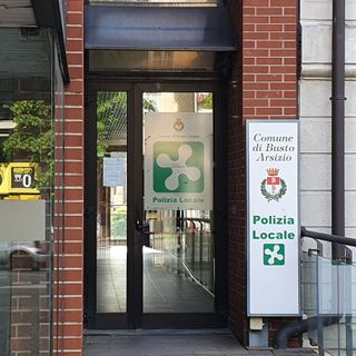 L’elogio di un cittadino siracusano per un’agente della Polizia locale di Busto: «Professionalità e straordinaria gentilezza»