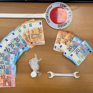 Busto, polizia locale blocca coppia ricercata per furti e altri reati
