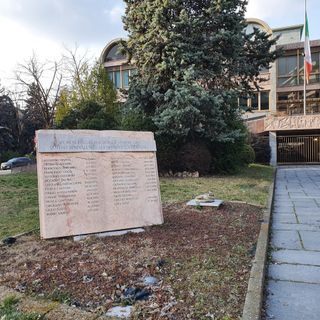 «Rimettete la statua della Giustizia al suo posto. Altrimenti posso anche portarla altrove»