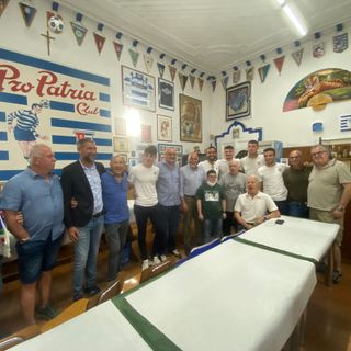 I tigrotti con i tifosi del Pro Patria Club