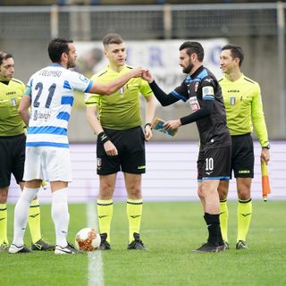 L'avvio di un derby ad alta tensione allo Speroni (foto di Marco Giussani)