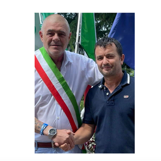 Il sindaco con Vladimir, l'ultimo neo cittadino italiano
