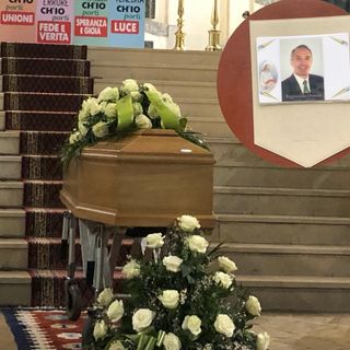 VIDEO. «Ciao nonno Regi, non dimenticheremo mai il tuo sorriso e l’amore con cui seguivi i tuoi clienti»