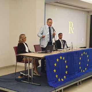 I Repubblicani di Reguzzoni si presentano e fanno il pieno: «Costruiamo insieme un movimento popolare di massa»