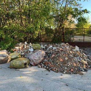 Rifiuti abbandonati tra Busto e Magnago, si mobilitano i consiglieri al Verde