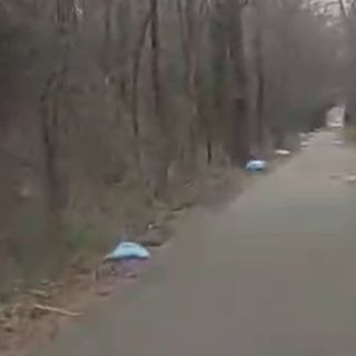 Rifiuti abbandonati in via Corelli a Busto Arsizio