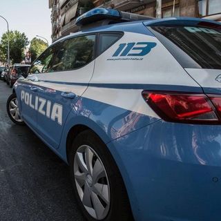 Neonato trovato morto tra scogli, rintracciata la madre