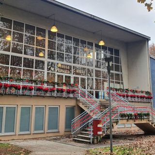 Rinasce la scuola primaria Rossi di Borsano. «Didattica innovativa e forte legame col quartiere»