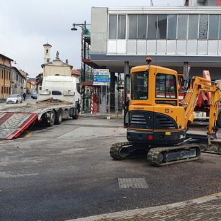 FOTO. A San Michele sono iniziati i lavori: la rotonda diventa definitiva