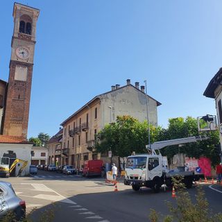 “Fuoriprogramma” durante i lavori sull’illuminazione a Sacconago: piazza Carlo Noè senza corrente per oltre un’ora