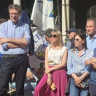 Al centro della foto, Sardone (a sinistra) e Tovaglieri