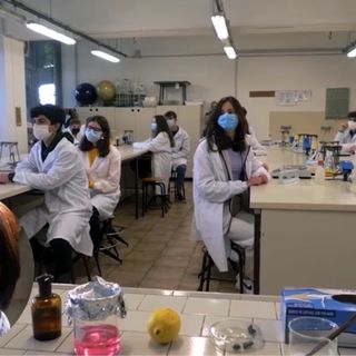 Busto, lo scientifico Tosi in Tv con esperimenti sul limoncello