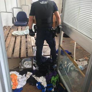 La Polizia locale sgombera un appartamento occupato abusivamente