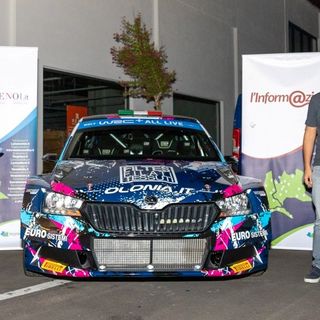 Matteo Renzoni con Sergio Pellissier e l'assessore allo sport Maurizio Artusa insieme a Claudio Rossetto posano per una foto di rito (servizio fotografico PhotoSport &amp; More)