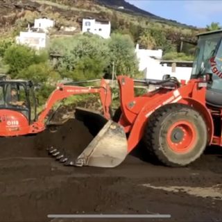 VIDEO. Ottanta interventi dei vigili del fuoco per liberare Stromboli dal fango