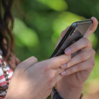 “Come essere genitori consapevoli nell’era digitale”: conferenza con Alberto Pellai e Barbara Tamborini