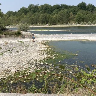 Ticino preso d'assalto a caccia di fresco. Ma le tracce di siccità avanzano