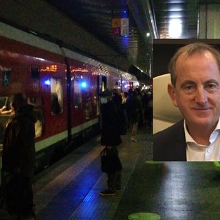 Un'immagine di un Malpensa Express affollato e il sindaco Antonelli