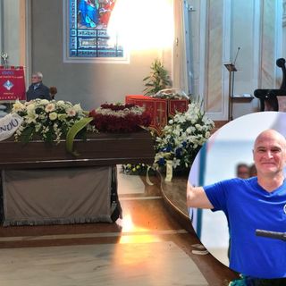 VIDEO E FOTO. «Caro “pres Ste”, nuota ancora tra le nuvole e gli angeli e veglia su di noi»