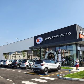 Il supermercato sul Sempione. Sotto, l'interno dell'U2 e il nuovo negozio Scavolini