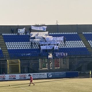 Gli striscioni contro Sgai