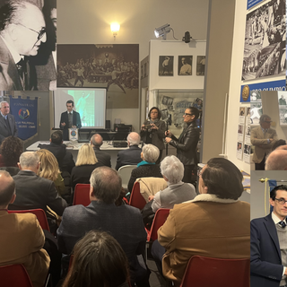 Al museo della Scherma una serata incantata tra il ricordo di Cesare Vago e il libro su Mangiarotti. A destra il passaggio di consegne tra Castiglioni e La Torre