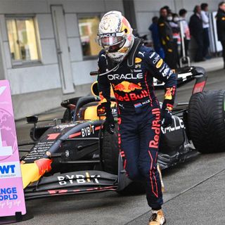 Verstappen “sprinta” in Giappone, il titolo è suo