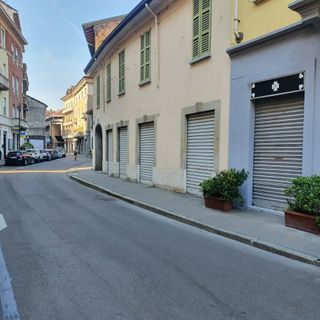 Busto, i commercianti di via Montebello: «No alla zona pedonale e riaprite piazza Santa Maria»
