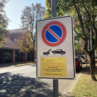 I cartelli in viale Alfieri