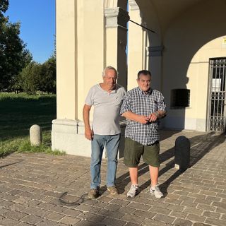 Guido Zanni e Francesco Di Agostino: tanti sinaghini vegliano sulla chiesa