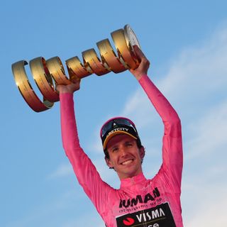 Il vincitore del Giro 2025 Simon Yates. Photo credits: LaPresse. Dal comunicato stampa Rcs Sport