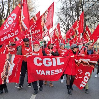 La delegazione Filcams Cgil Varese al corteo di Milano
