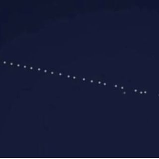 I satelliti Starlink nel cielo notturno