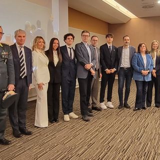 Assemblea d'istituto speciale per gli studenti del Ferraris stamattina all'Unahotels (foto Provincia di Varese)